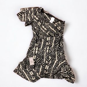 🆕 Le Chateau Geo Print One Shoulder Ruffle Dress Size Medium